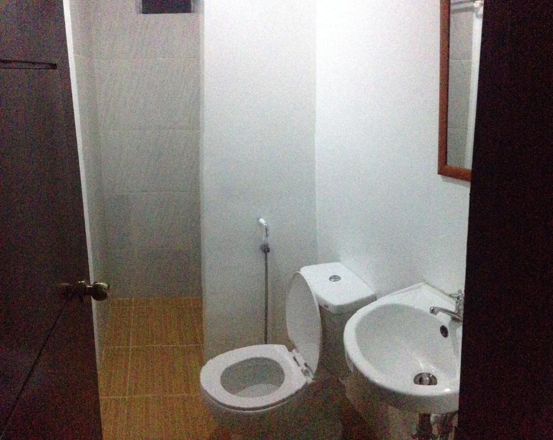 Hotel Lola's *