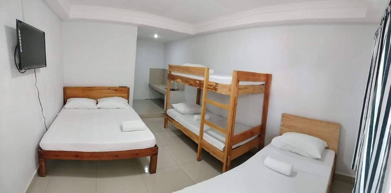 Lola's Hotel
